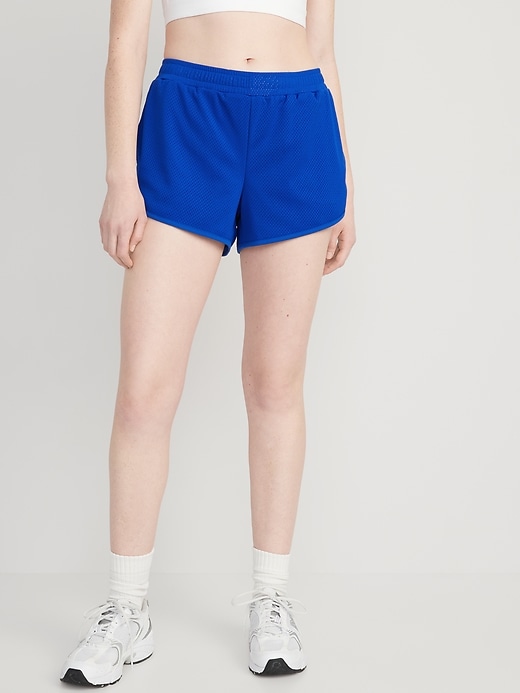 Image number 1 showing, Mid-Rise Dolphin-Hem Performance Shorts -- 3-inch inseam