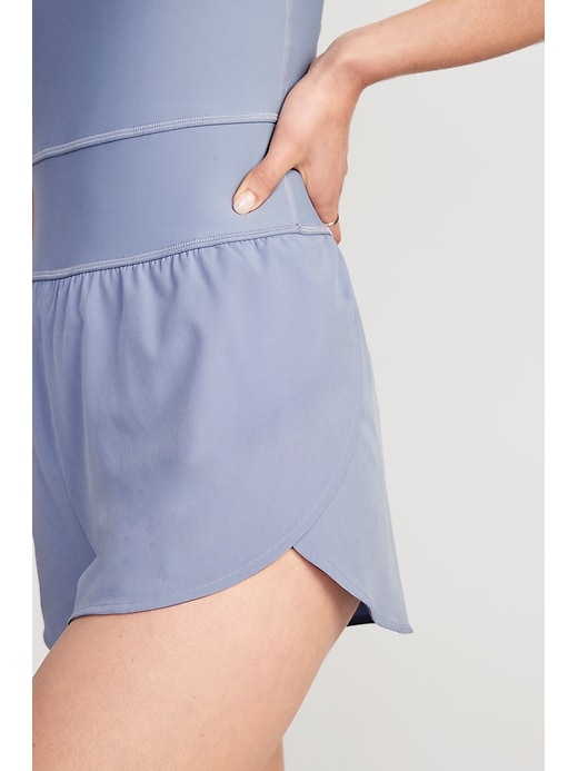 Image number 4 showing, Sleeveless PowerSoft 2-in-1 Dolphin-Hem Performance Run Romper -- 2.5-inch inseam