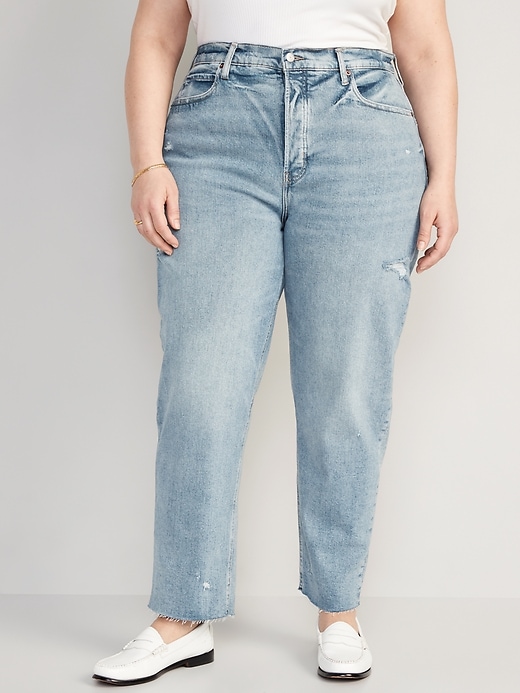 Image number 7 showing, Curvy Extra High-Waisted Button-Fly Straight Cut-Off Jeans