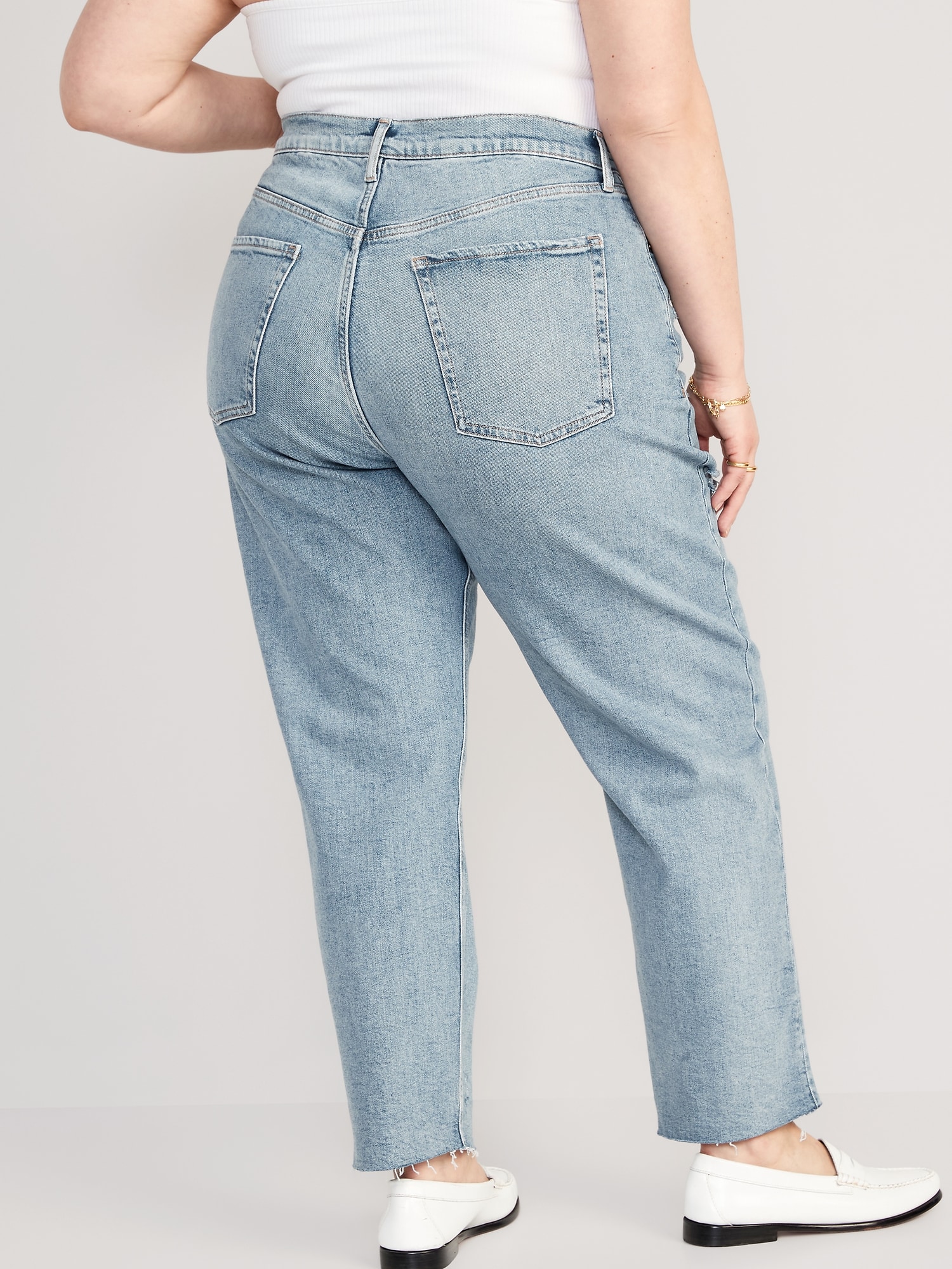 Curvy Extra High-Waisted Sky-Hi Straight Button-Fly Cut-Off Jeans for ...