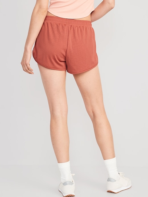 Image number 2 showing, Mid-Rise Dolphin-Hem Performance Shorts -- 3-inch inseam