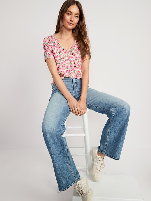 Luxe V-Neck Floral T-Shirt | Old Navy