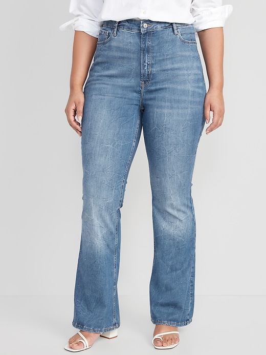 Image number 5 showing, FitsYou 3-Sizes-in-1 Extra High-Waisted Flare Jeans