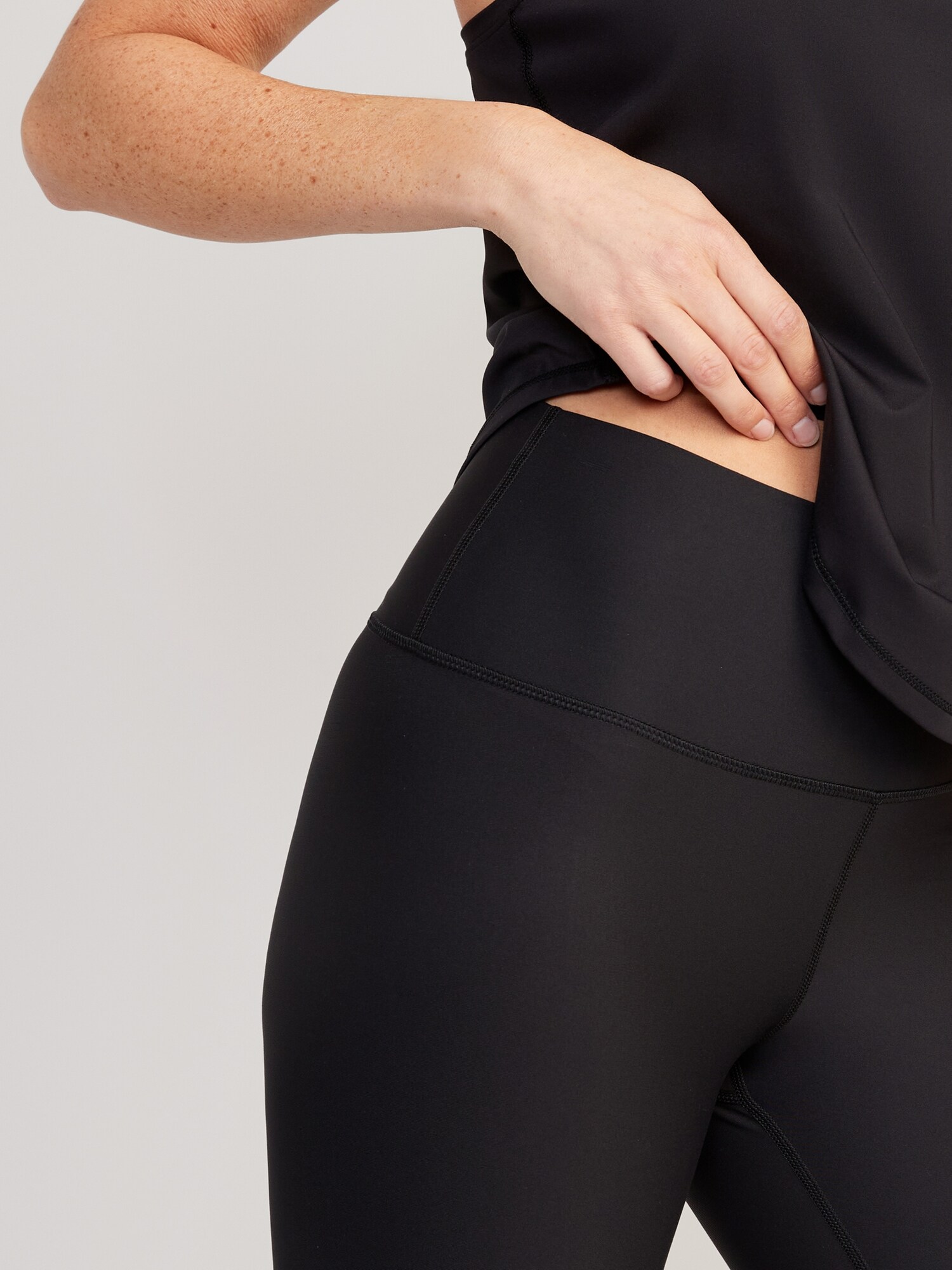 Женские леггинсы Old Navy High-Waisted PowerSoft Crop Leggings, цвет: Чёрный — фото 4