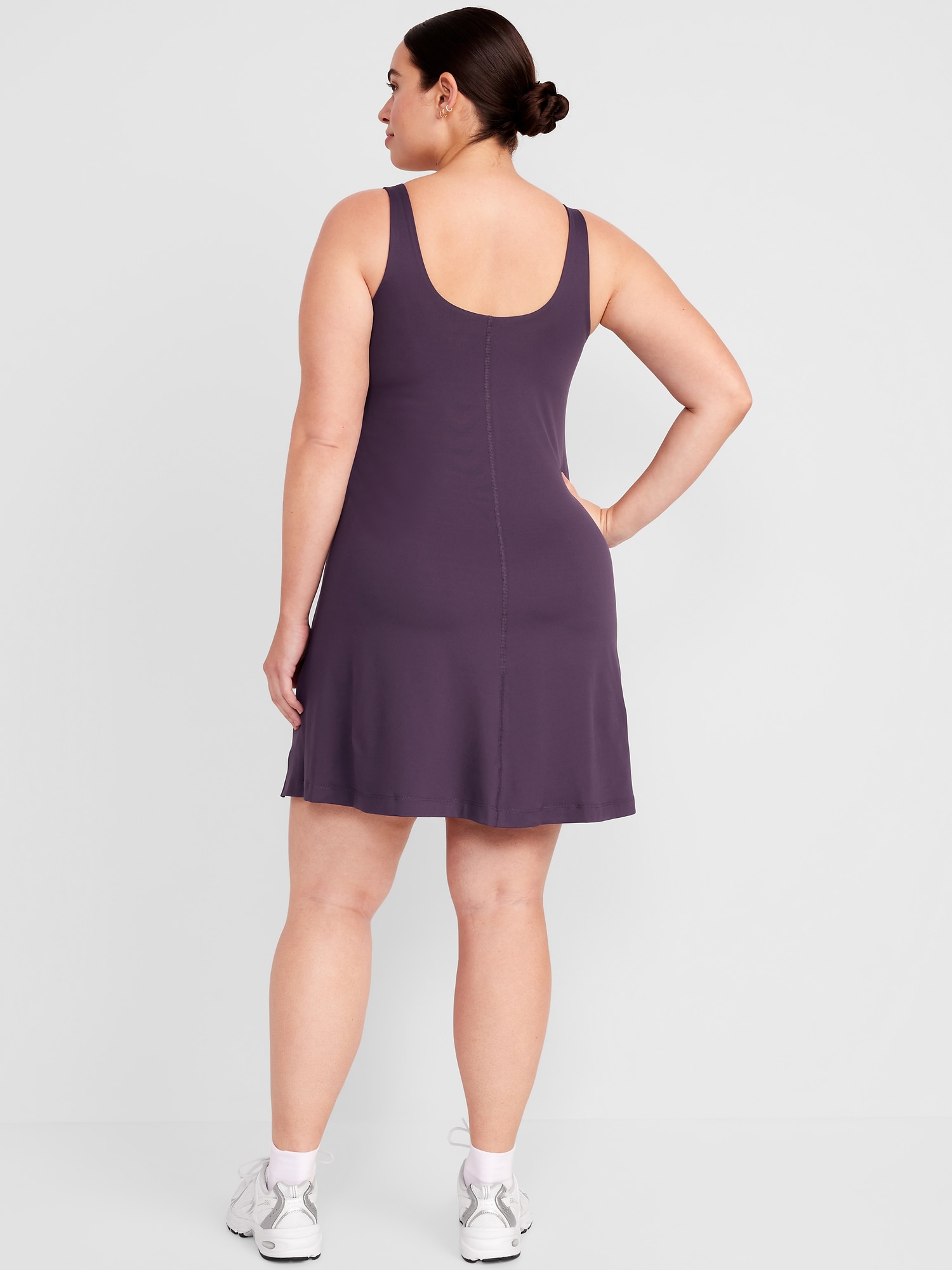 I'm plus-size and I've found the best Christmas dress from H&M - it's so  flattering & you don't need shapewear or a bra
