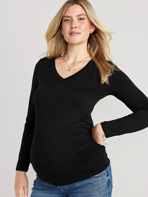Image number 2 showing, Maternity 2-Pack EveryWear Fitted V-Neck T-Shirt