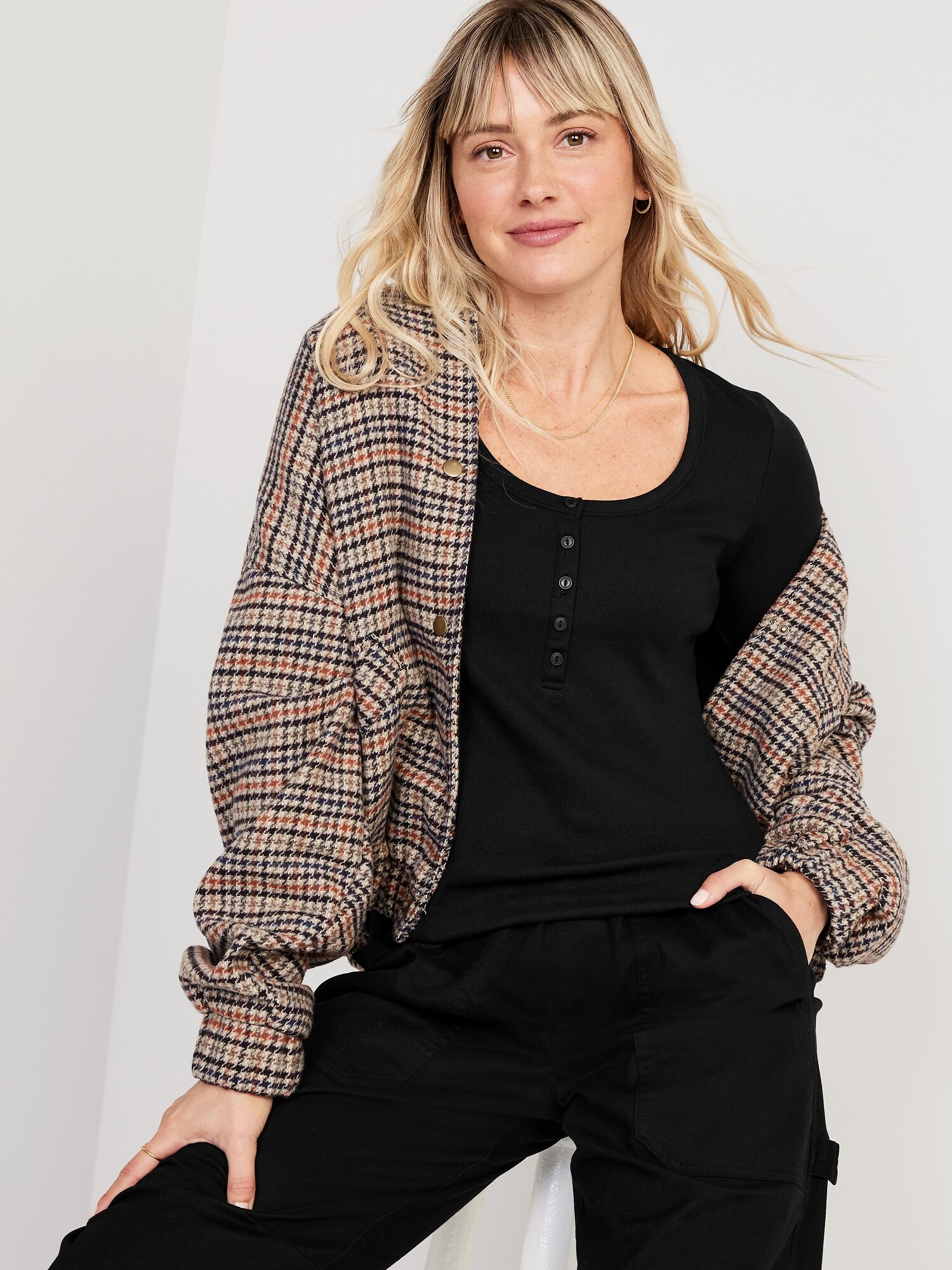 Женская футболка Old Navy Fitted Rib-Knit Henley, цвет: Чёрный — фото 3
