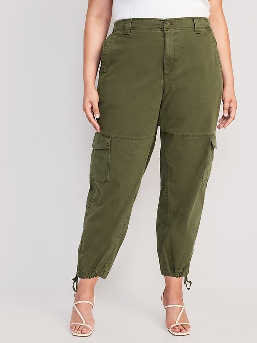 Image number 7 showing, High-Waisted Barrel-Leg Cargo Ankle Pants