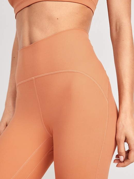 Extra High-Waisted PowerLite Lycra® ADAPTIV 7/8 Leggings