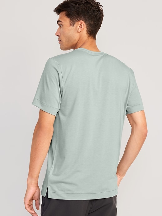 Old Navy Beyond 4-Way Stretch Henley T-Shirt for Men