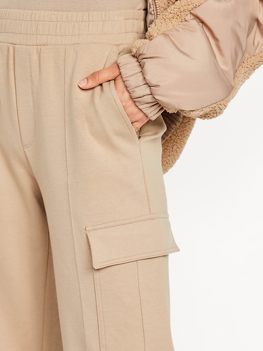 Image number 4 showing, High-Waisted Dynamic Fleece Cargo Pants
