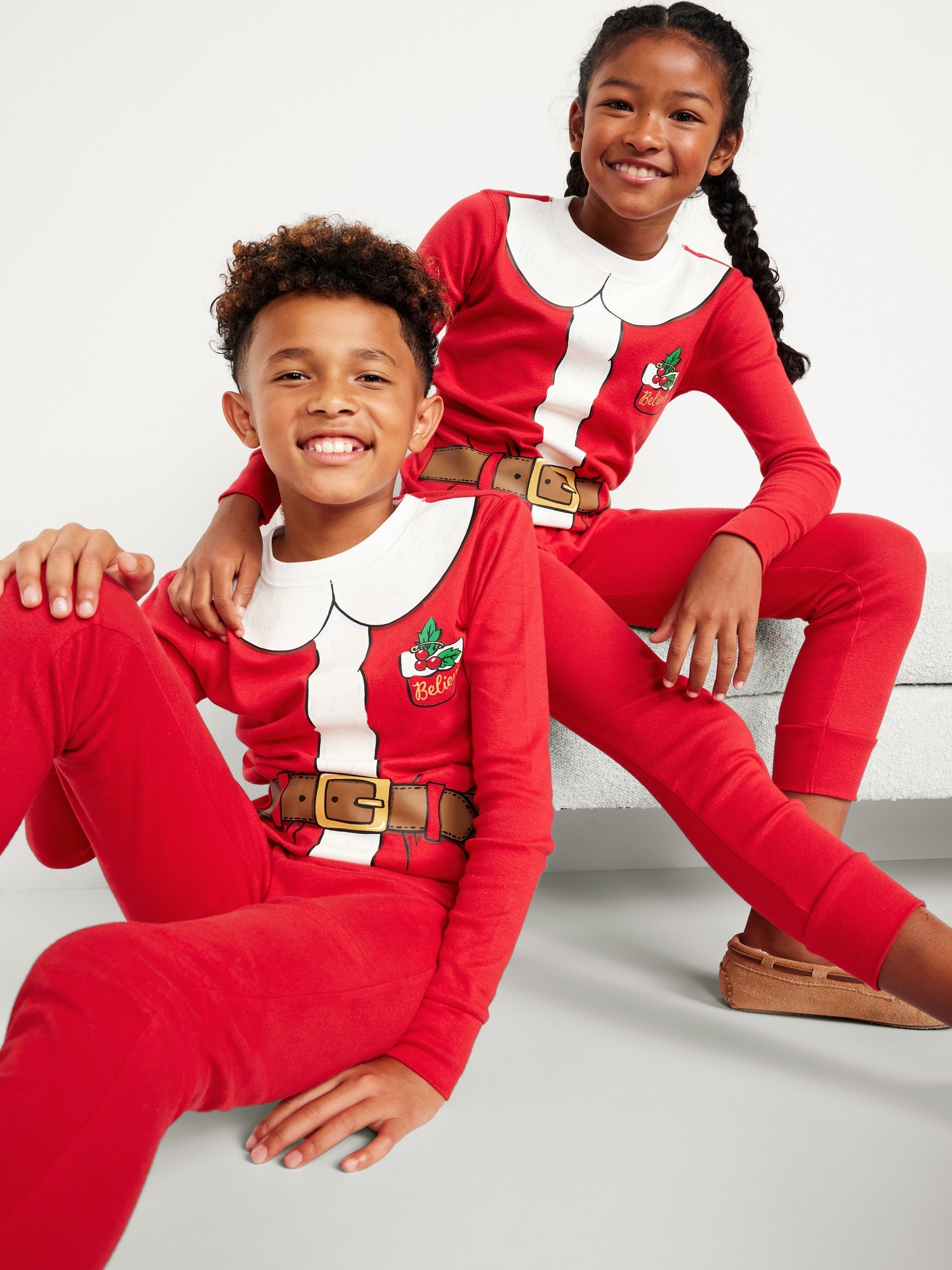 Gender-Neutral Snug-Fit Holiday Graphic Pajama Set for Kids