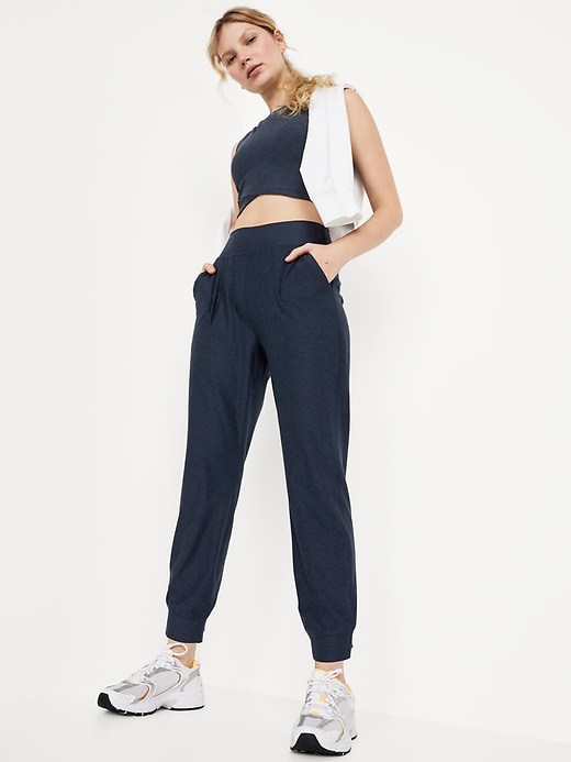 Image number 3 showing, Extra High-Waisted Cloud+ 7/8 Joggers