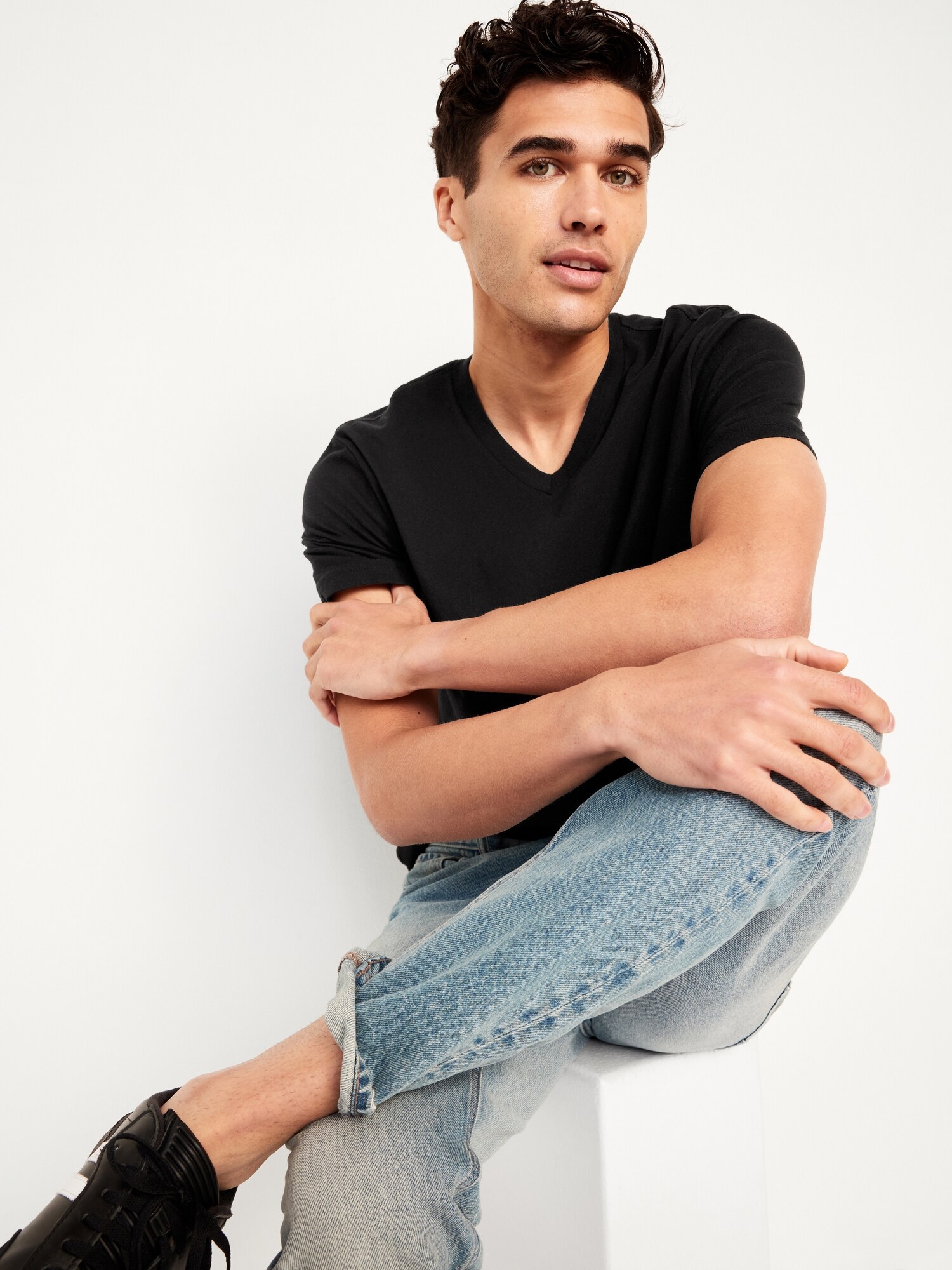 Мужская футболка Old Navy Soft-Washed V-Neck, цвет: Чёрный — фото 3