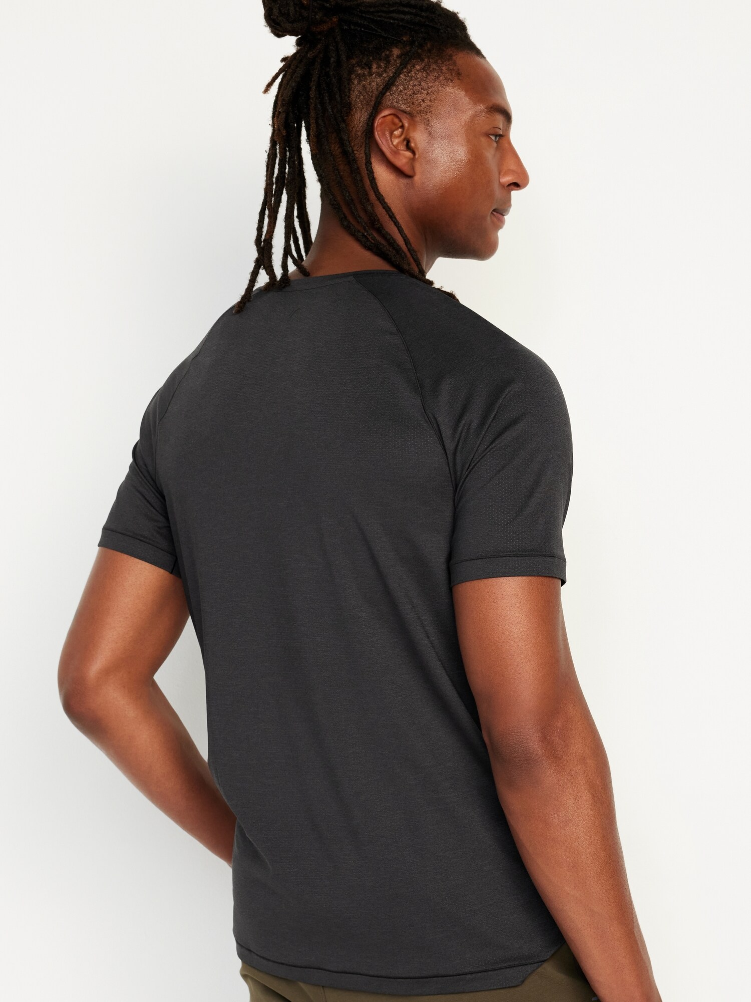 Мужская футболка Old Navy Slim Fit Performance Vent, цвет: Чёрный — фото 2