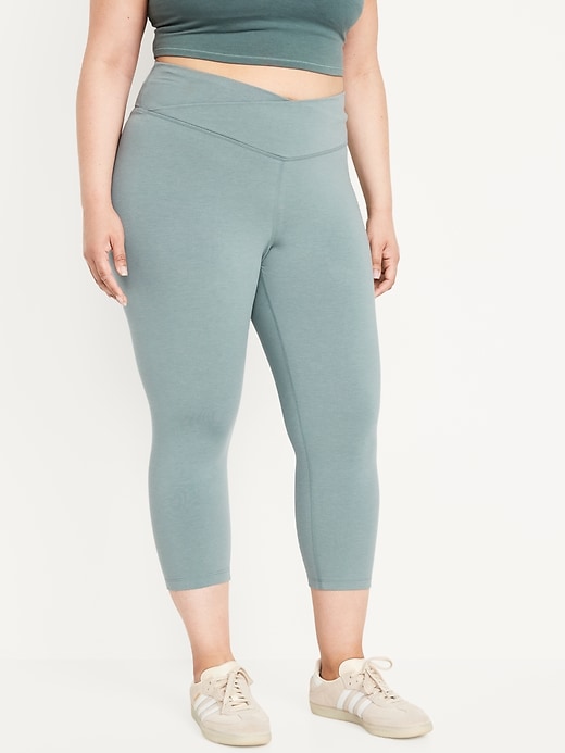 Image number 7 showing, Extra High-Waisted PowerChill Crop Leggings