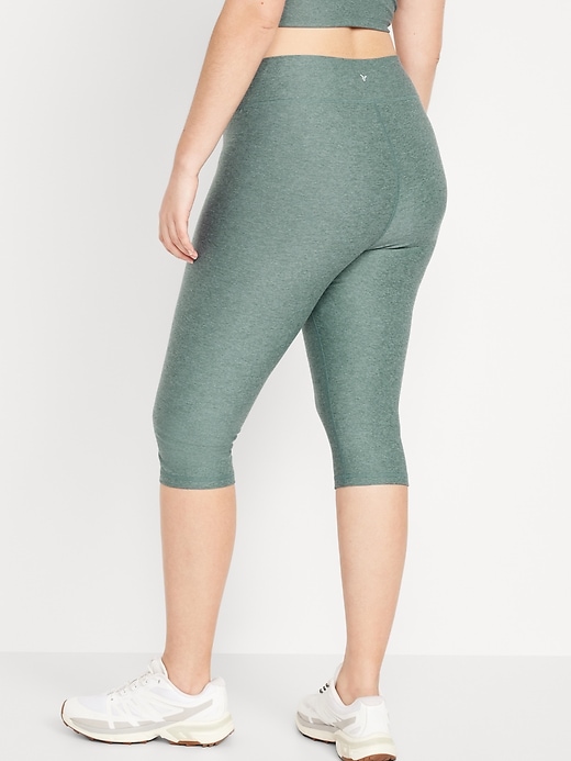 Image number 6 showing, Extra High-Waisted Cloud+ Crop Leggings -- 16-inch inseam
