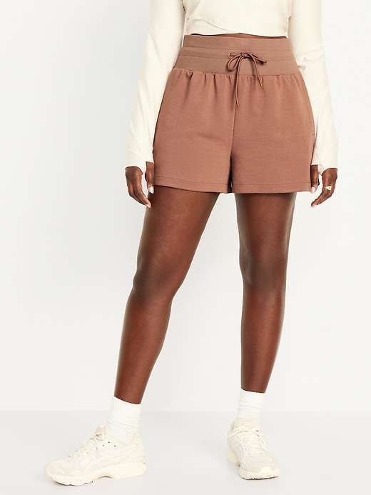 Image number 5 showing, Extra High-Waisted Dynamic Fleece Shorts -- 3.5-inch inseam