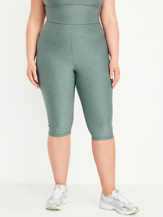 Image number 7 showing, Extra High-Waisted Cloud+ Crop Leggings -- 16-inch inseam