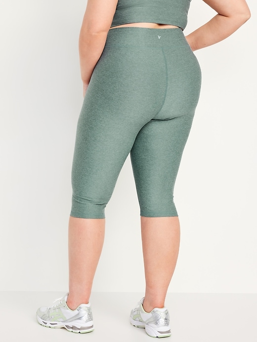 Image number 8 showing, Extra High-Waisted Cloud+ Crop Leggings -- 16-inch inseam