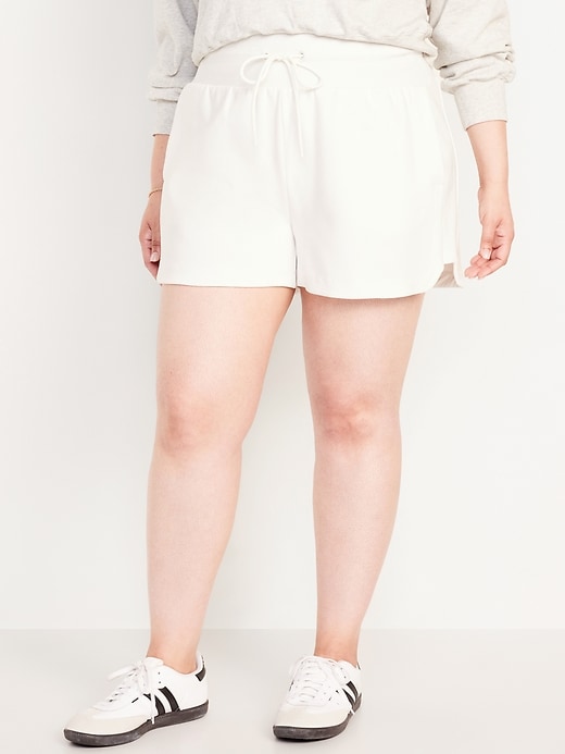 Image number 7 showing, Extra High-Waisted Dynamic Fleece Shorts -- 3.5-inch inseam