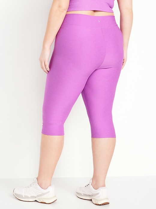 Image number 8 showing, Extra High-Waisted Cloud+ Crop Leggings -- 16-inch inseam