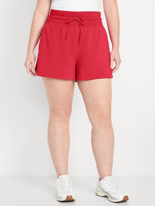 Image number 5 showing, Extra High-Waisted Dynamic Fleece Shorts -- 3.5-inch inseam