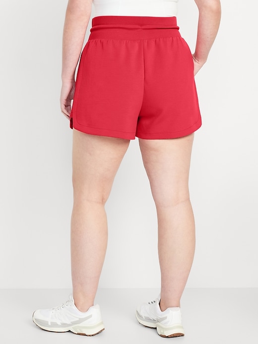 Image number 6 showing, Extra High-Waisted Dynamic Fleece Shorts -- 3.5-inch inseam