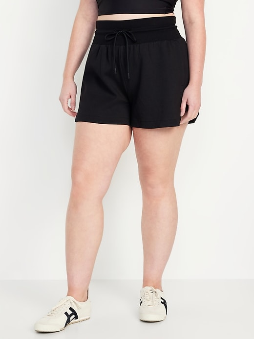 Image number 5 showing, Extra High-Waisted Dynamic Fleece Shorts -- 3.5-inch inseam