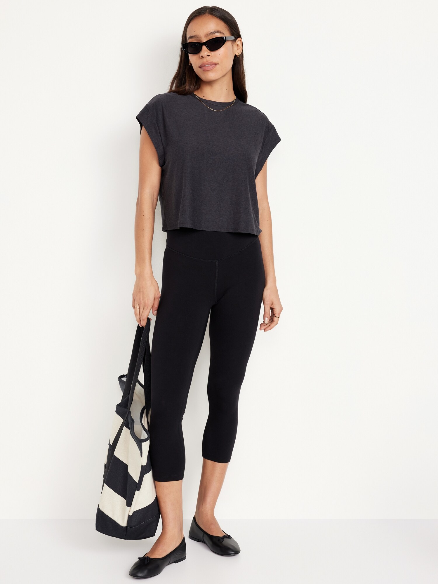 Женская футболка Old Navy CloudMotion Crop T-Shirt, цвет: Чёрный — фото 3
