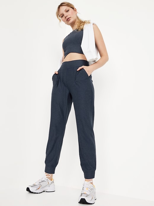 Image number 3 showing, Extra High-Waisted Cloud+ 7/8 Joggers