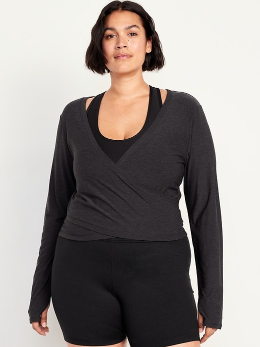 Image number 7 showing, CloudMotion Wrap-Front Top