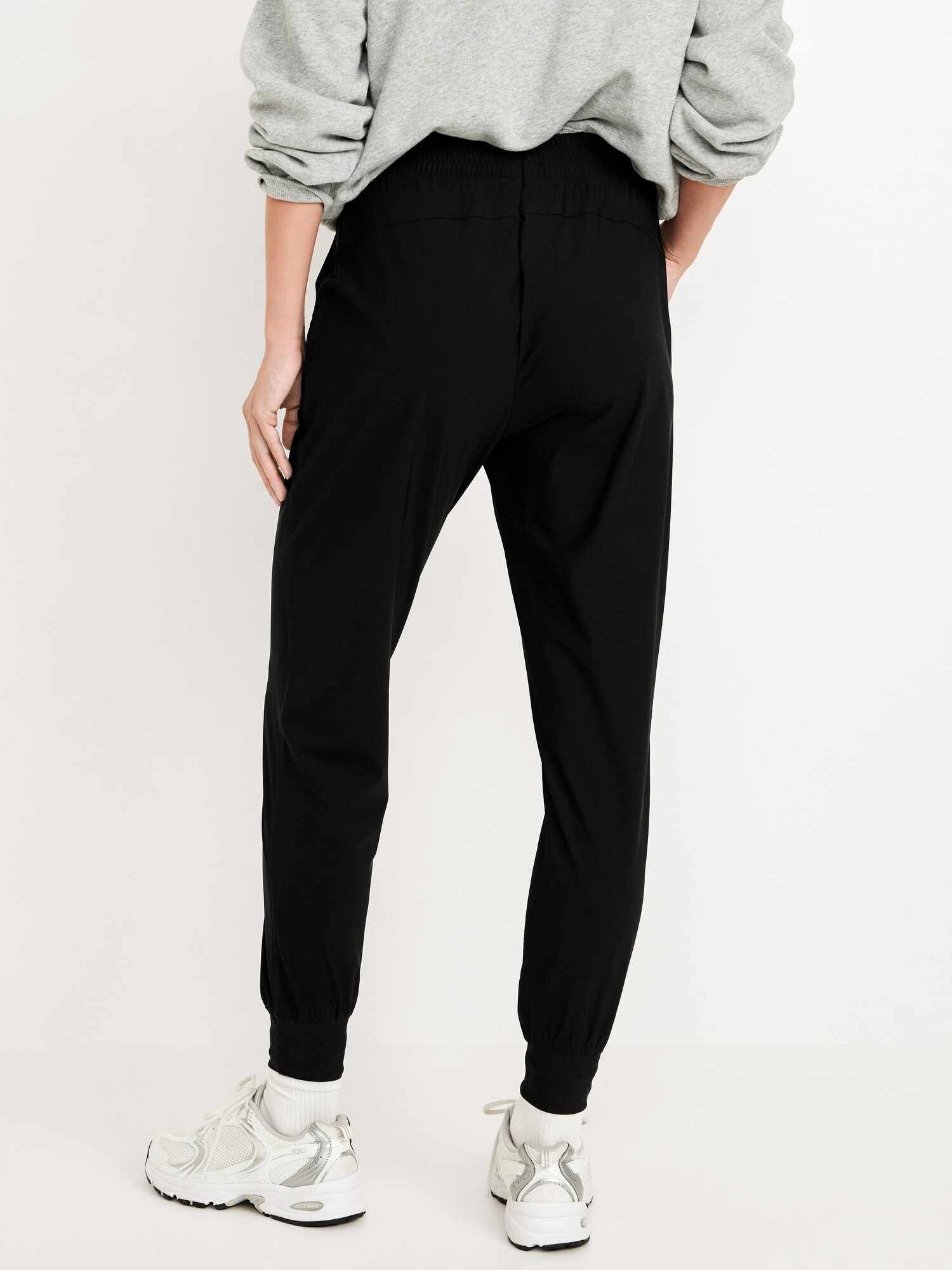 Женские брюки Old Navy High-Waisted SleekTech, цвет: Чёрный — фото 2