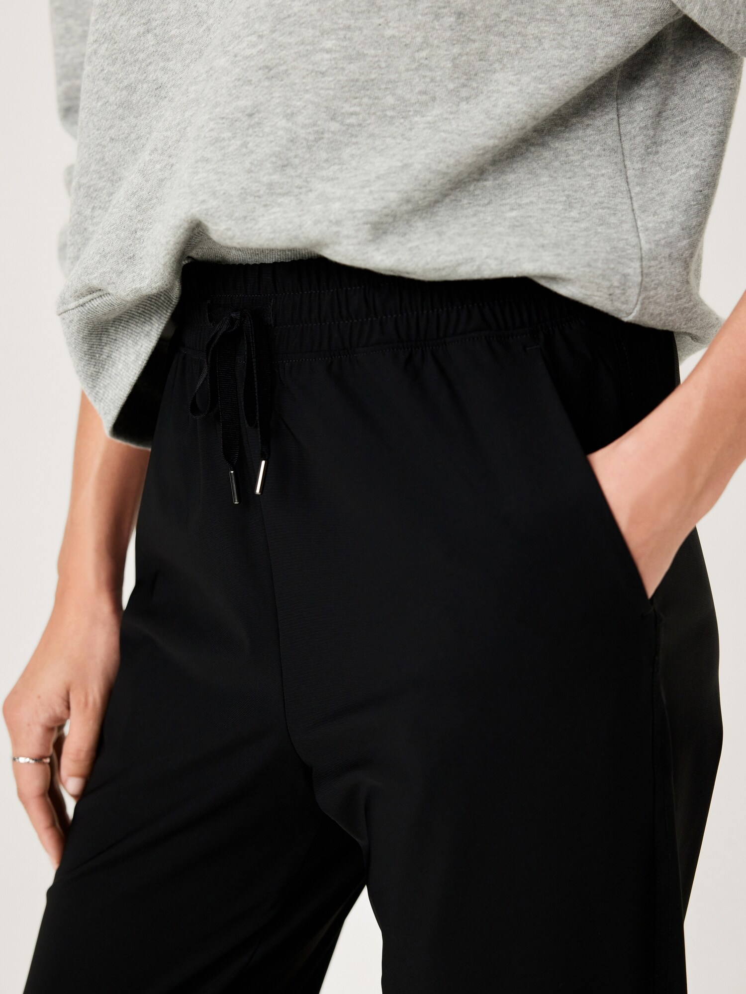 Женские брюки Old Navy High-Waisted SleekTech, цвет: Чёрный — фото 3