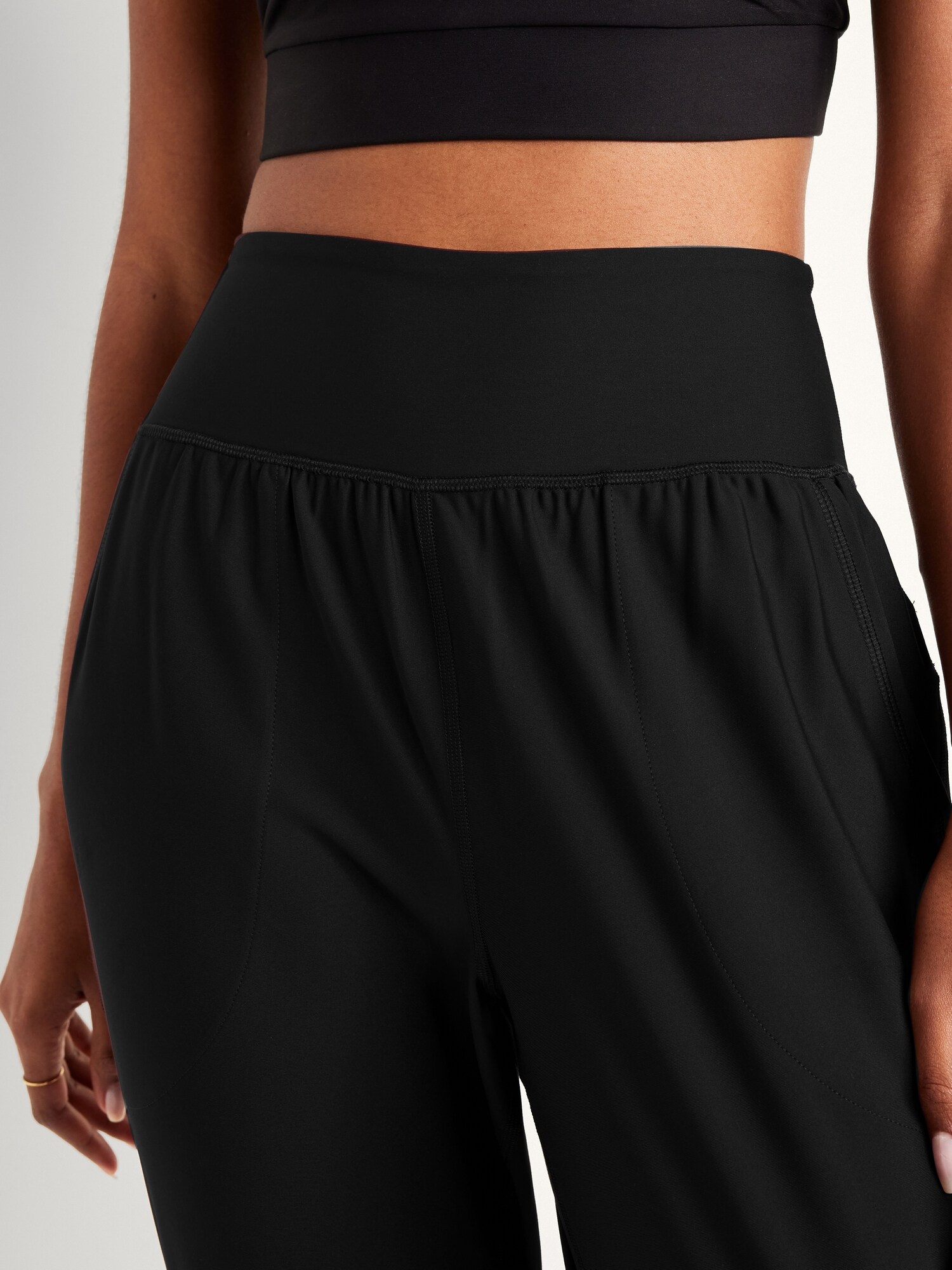 Женские брюки Old Navy High-Waisted PowerSoft Pocket, цвет: Чёрный — фото 4