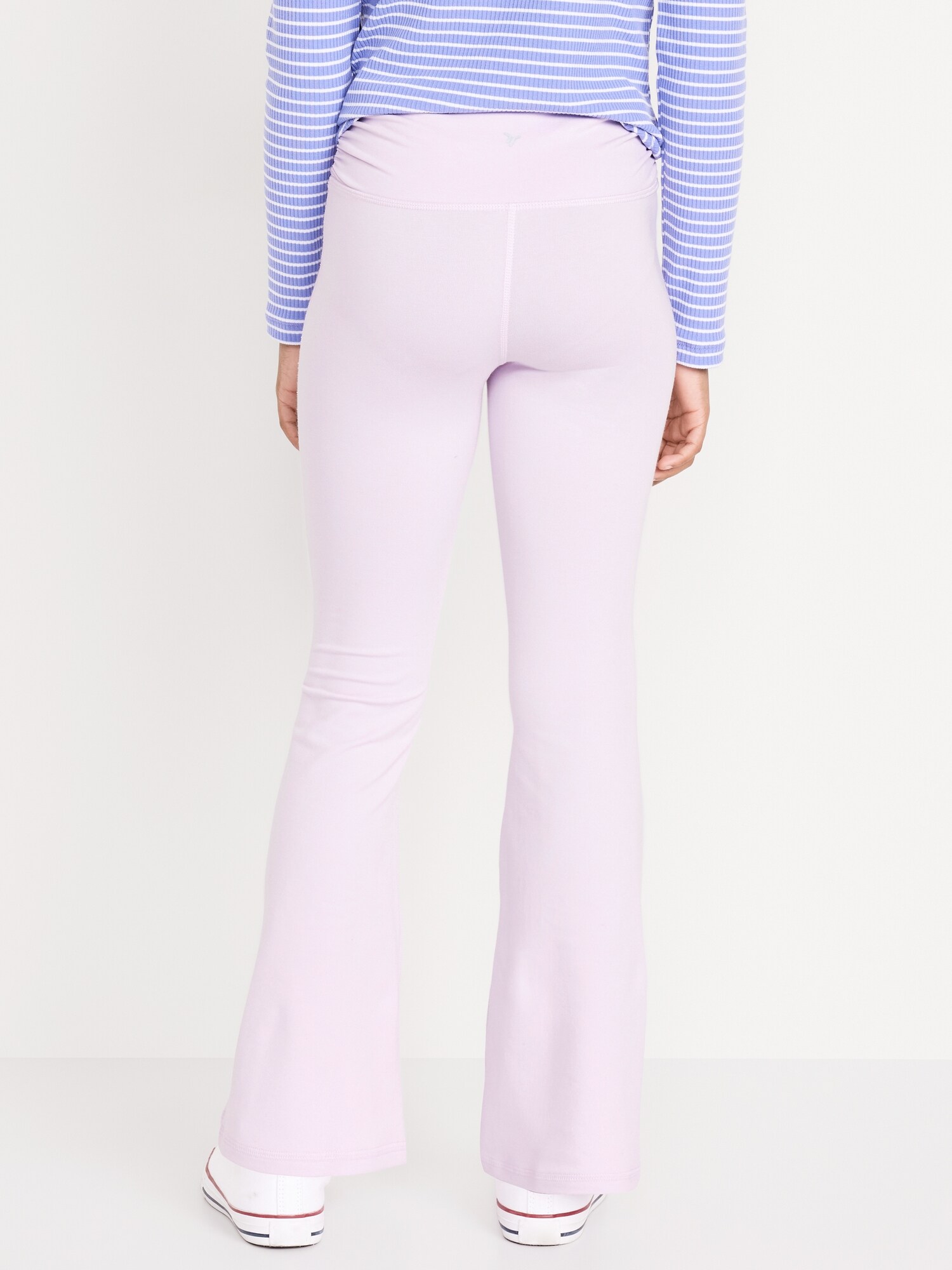 Леггинсы Old Navy High-Waisted PowerChill Side-Ruched Flared Leggings для девочек, цвет: Сиреневый ледяной — фото 2