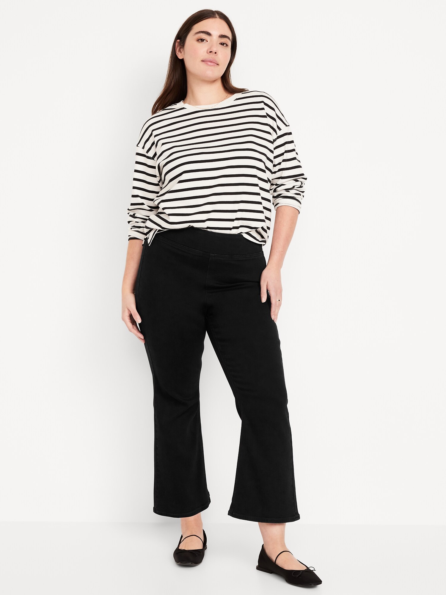 Женские джинсы Old Navy High-Waisted Weekender Pull-On Crop Flare, цвет: Чёрный — фото 4