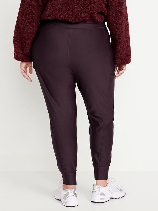 Image number 7 showing, Extra High-Waisted PowerSoft Coze Edition Fleece-Lined 7/8 Cargo Joggers