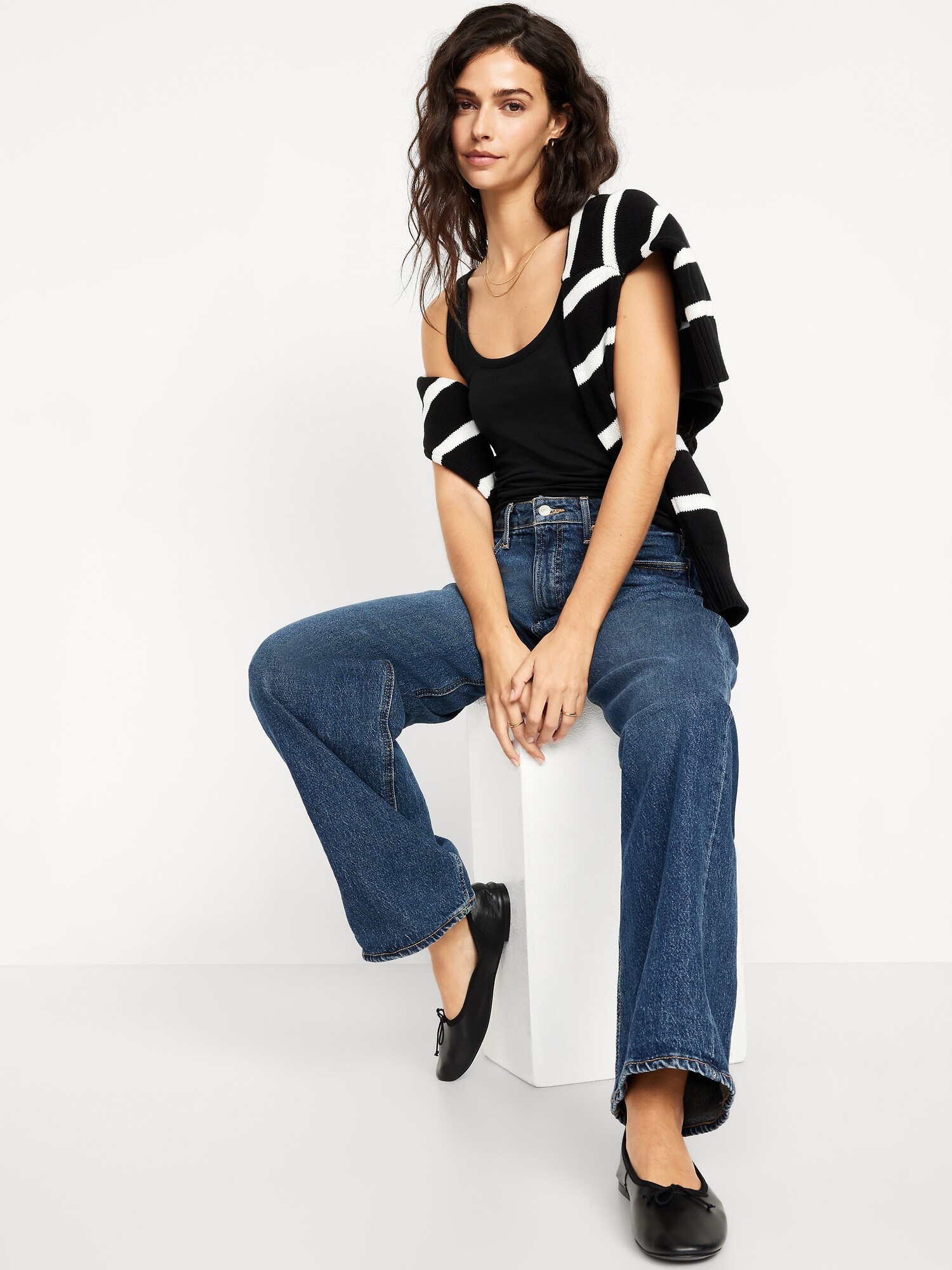 Женский топ Old Navy First-Layer Scoop-Neck Tank Top, цвет: Чёрный — фото 3