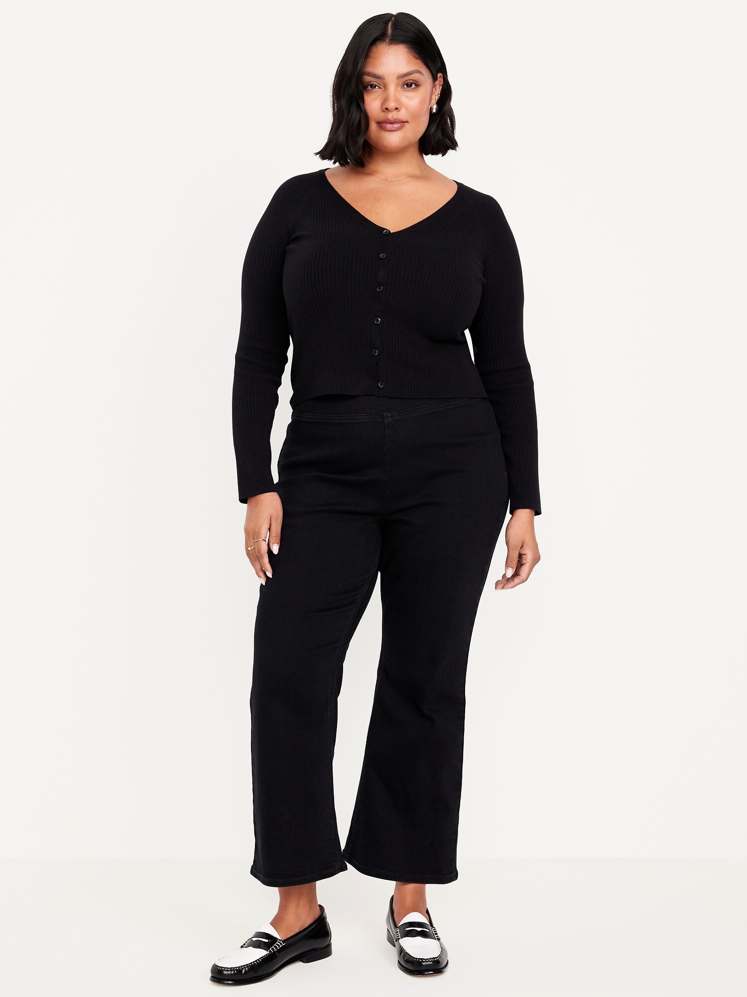 Женские джинсы Old Navy High-Waisted Weekender Pull-On Crop Flare, цвет: Чёрный — фото 6