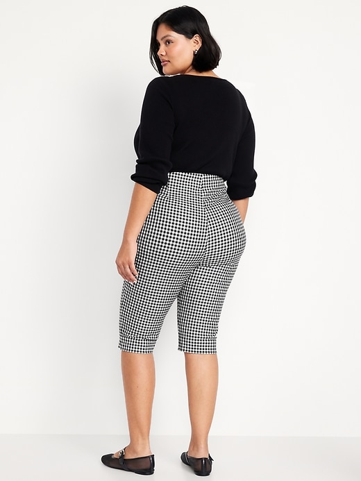 Image number 7 showing, Extra High-Waisted Polished Pixie Capri Pants