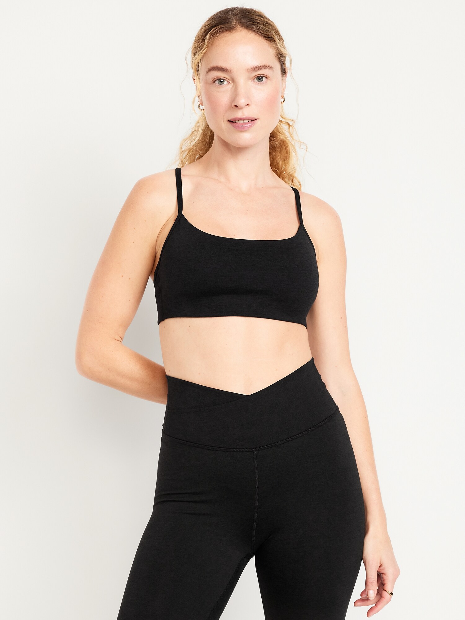 Спортивное бра CloudComfy, лёгкая поддержка — Old Navy, цвет: Чёрный