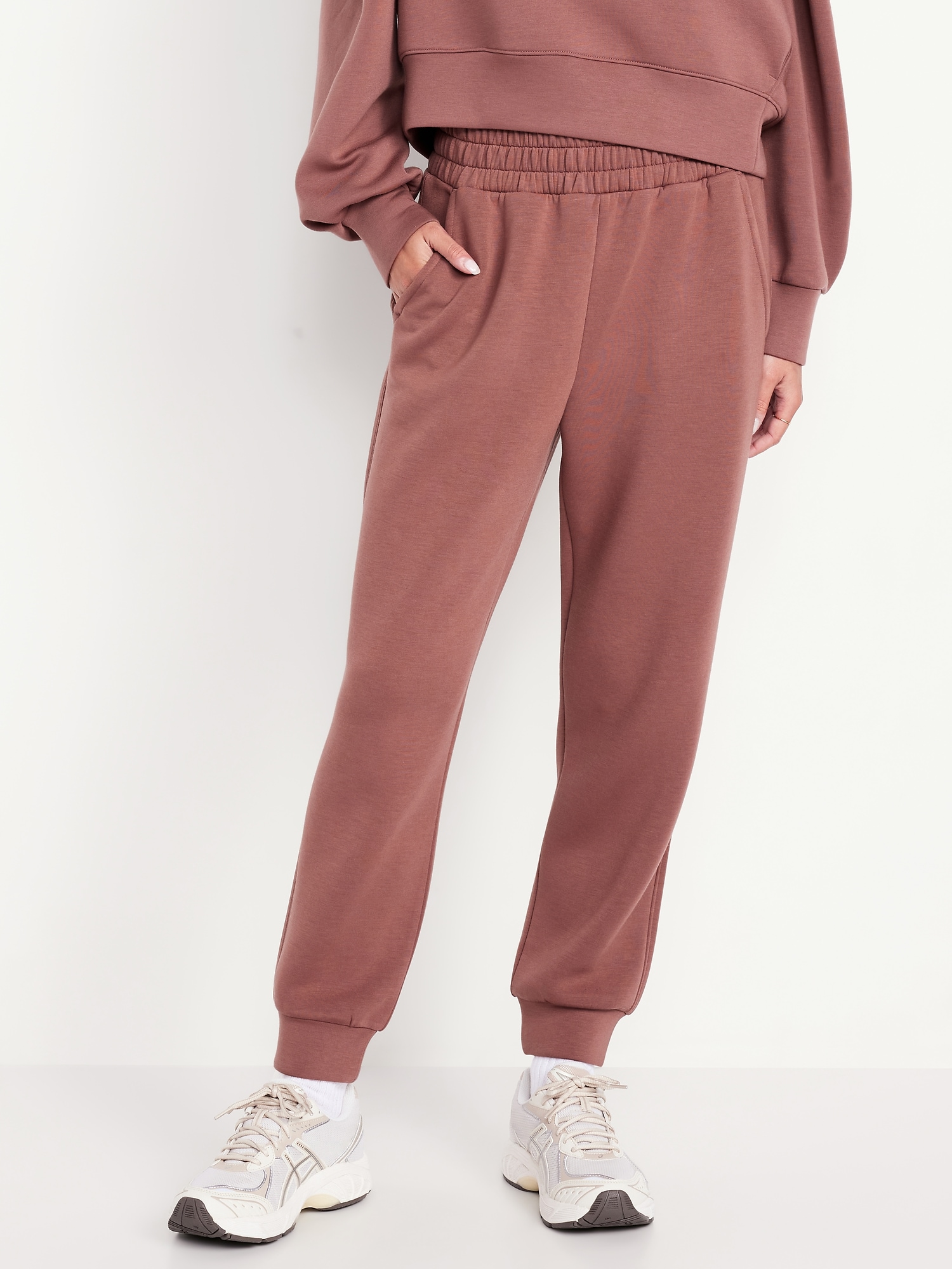 High-Waisted Bounce Fleece Jogger