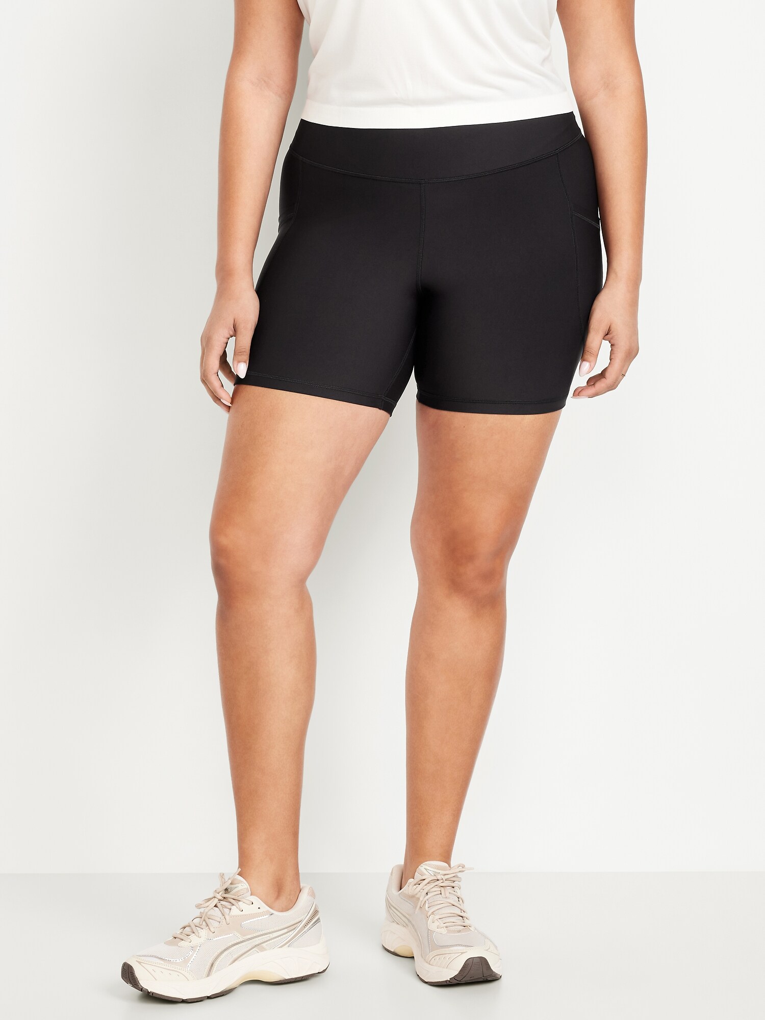 Женские шорты Old Navy High-Waisted PowerSoft Pocket Biker Shorts -- 6-inch inseam, цвет: Чёрный — фото 6