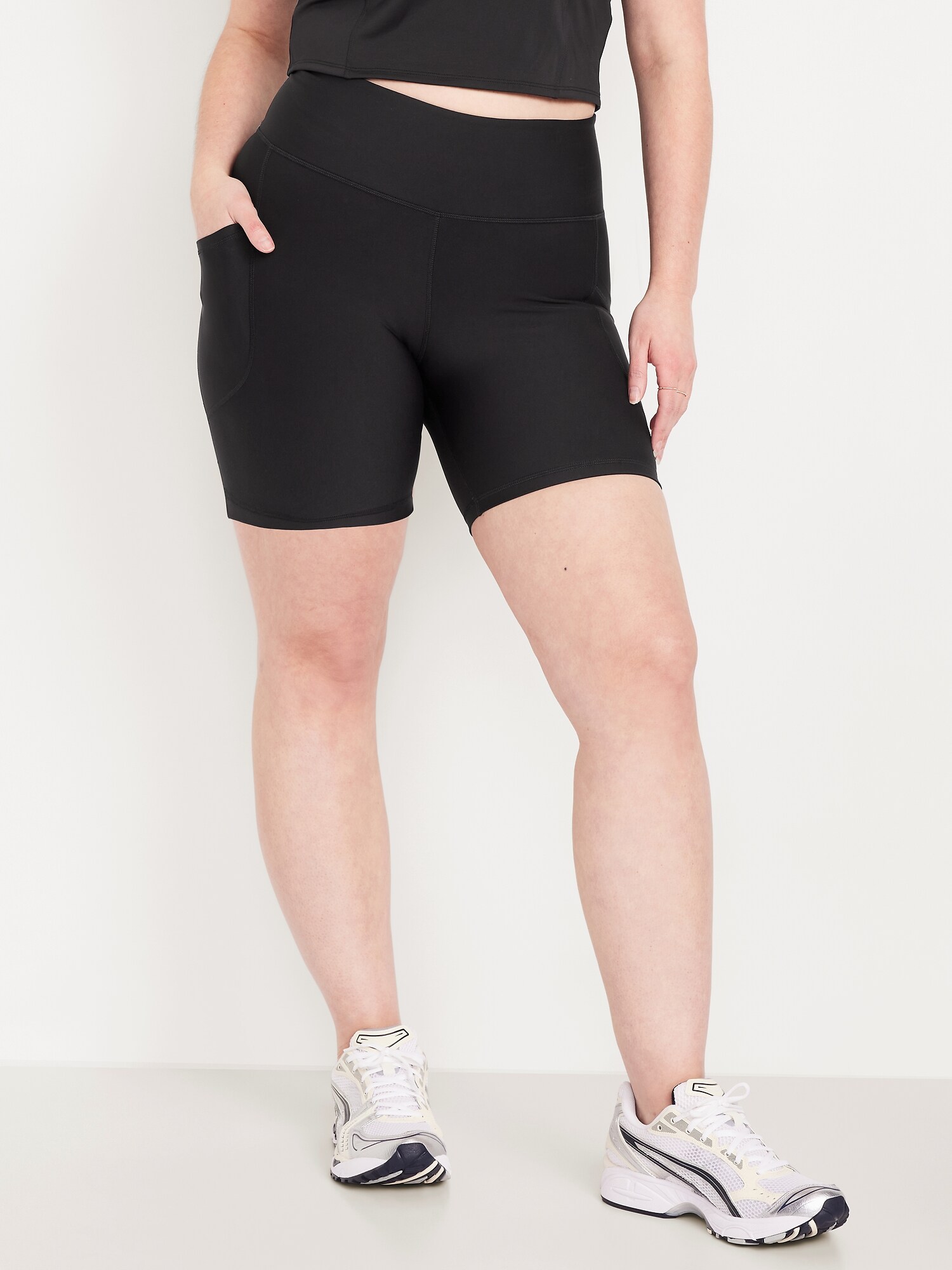 Женские шорты Old Navy High-Waisted PowerSoft Pocket Biker Shorts -- 6-inch inseam, цвет: Чёрный — фото 4