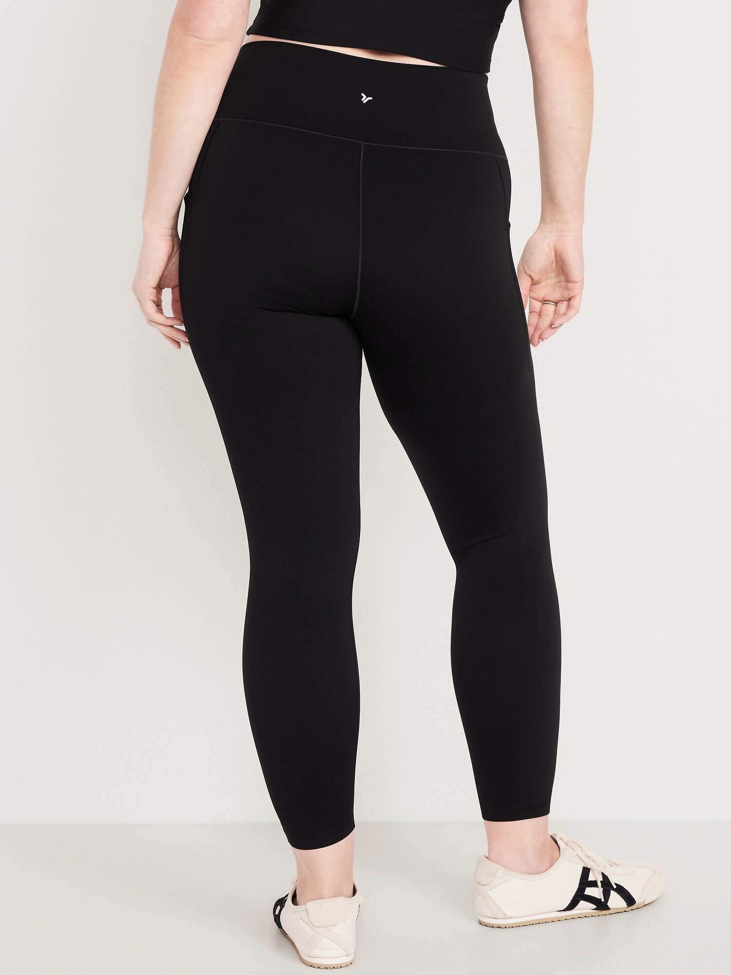 Женские леггинсы Old Navy High-Waisted StudioSmooth 7/8 Pocket, цвет: Чёрный — фото 5