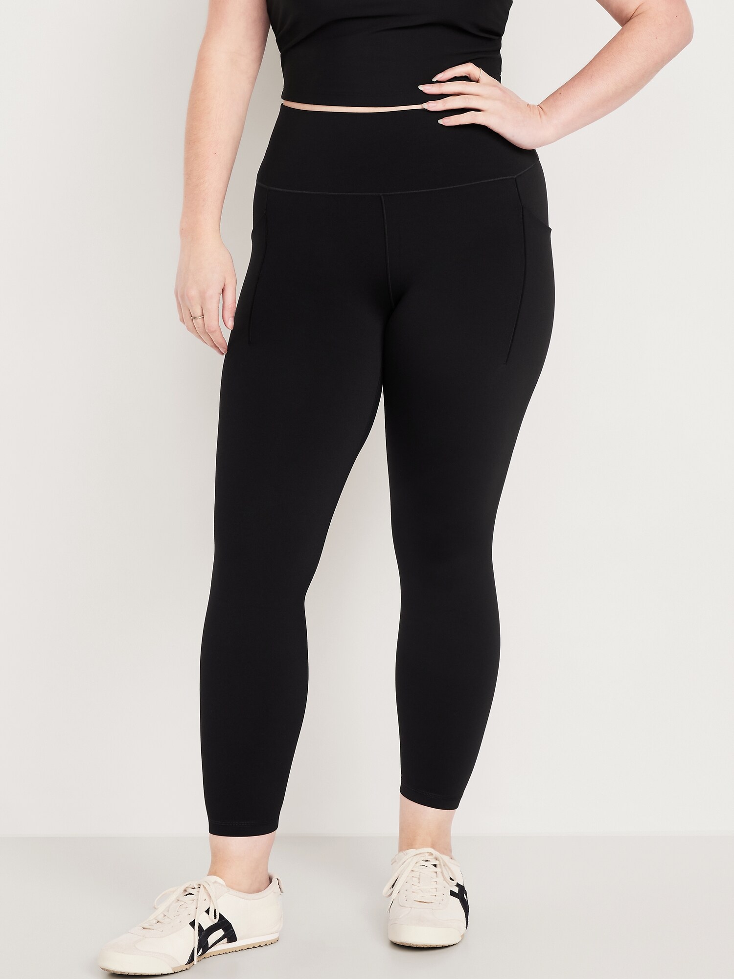 Женские леггинсы Old Navy High-Waisted StudioSmooth 7/8 Pocket, цвет: Чёрный — фото 4