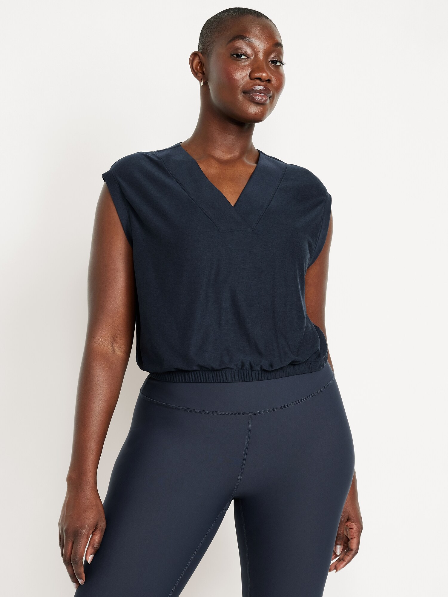 Женский топ Old Navy CloudMotion V-Neck Tank, цвет: Сумеречный тёмно-синий — фото 5