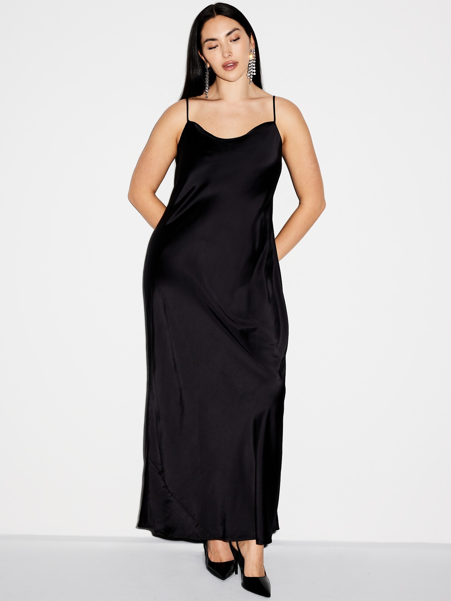 Женские платья The Occasion by Old Navy Satin Cowl Maxi, цвет: Чёрный — фото 6