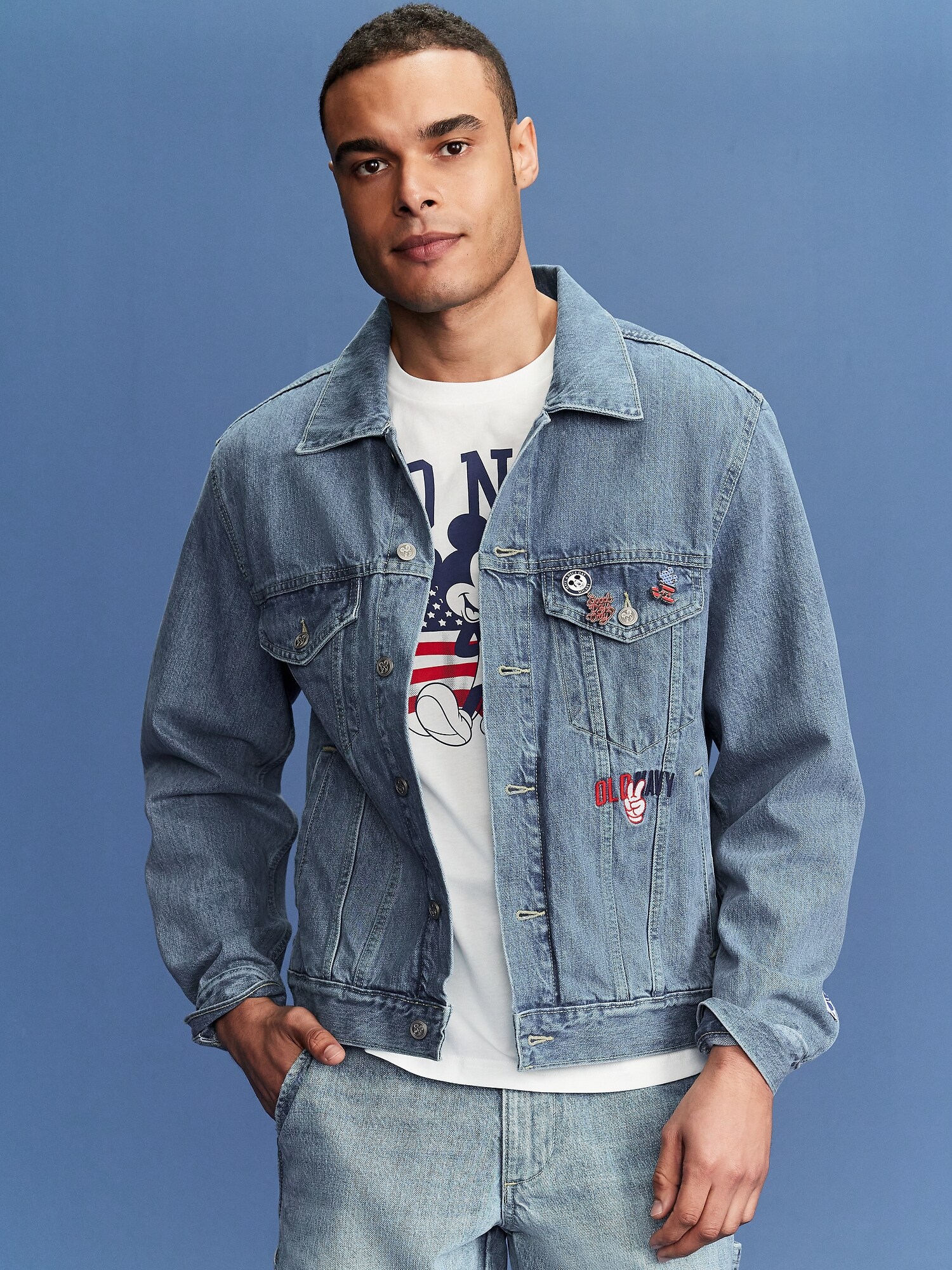 Мужская куртка Old Navy x Disney© Mickey Mouse Logo-Graphic Jean, цвет: Средняя варка — фото 3